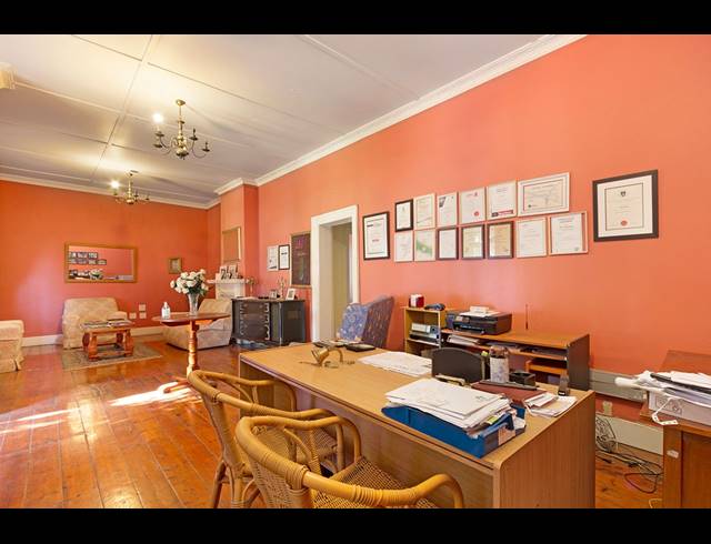 1,500M² GUESTHOUSE FOR SALE IN WALMER ESTATE